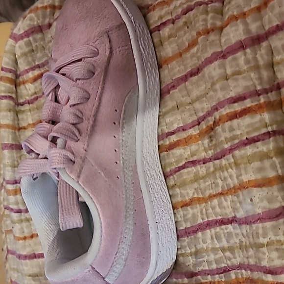 Pink puma kids size thirteen suede runners - Picture 3 of 6
